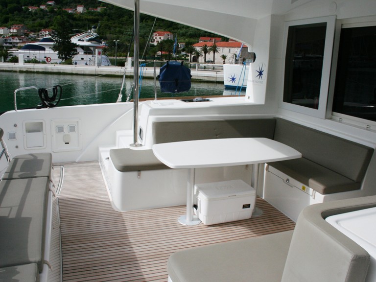 Charter a Lagoon Lagoon 40 in Komolac on Samboat