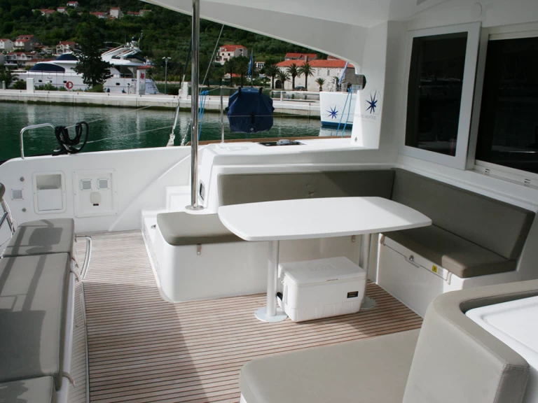 Charter a Lagoon Lagoon 40 in Komolac on Samboat