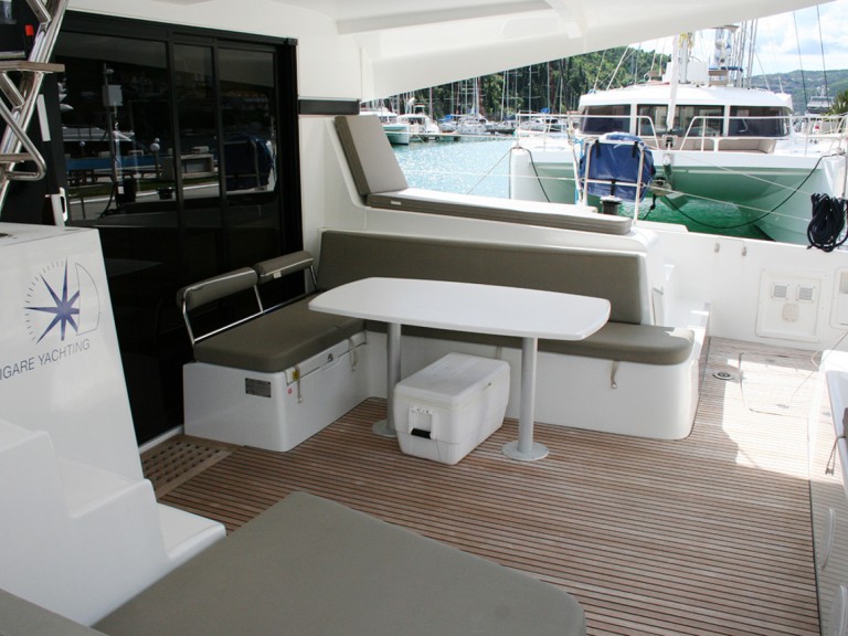 Charter a Lagoon Lagoon 42 in Komolac on Samboat