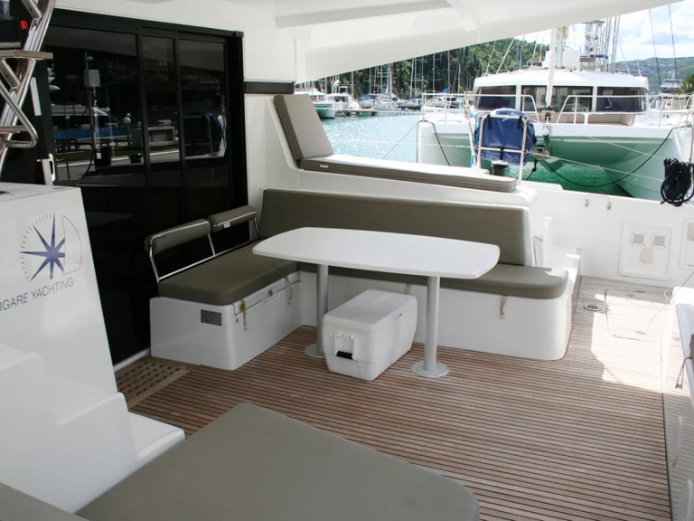 Charter a Lagoon Lagoon 42 in Komolac on Samboat