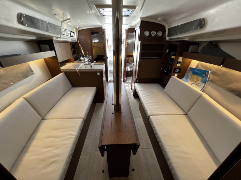 Hire Sailboat with or without skipper Bénéteau Sukošan