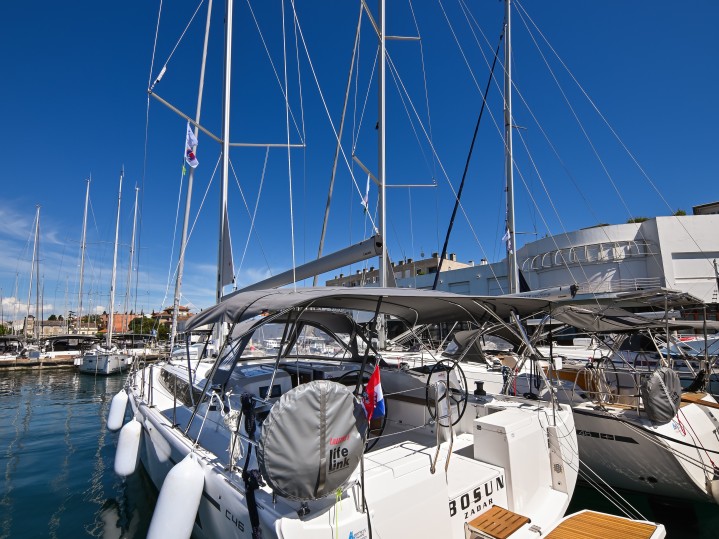Charter a Bavaria Bavaria C46 in Zadar on Samboat