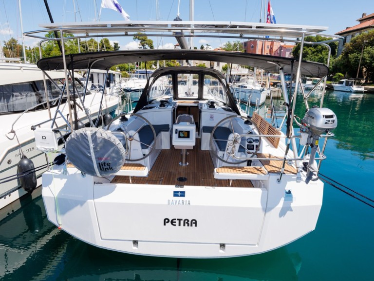 Yacht hire Zadar cheap Bavaria C38