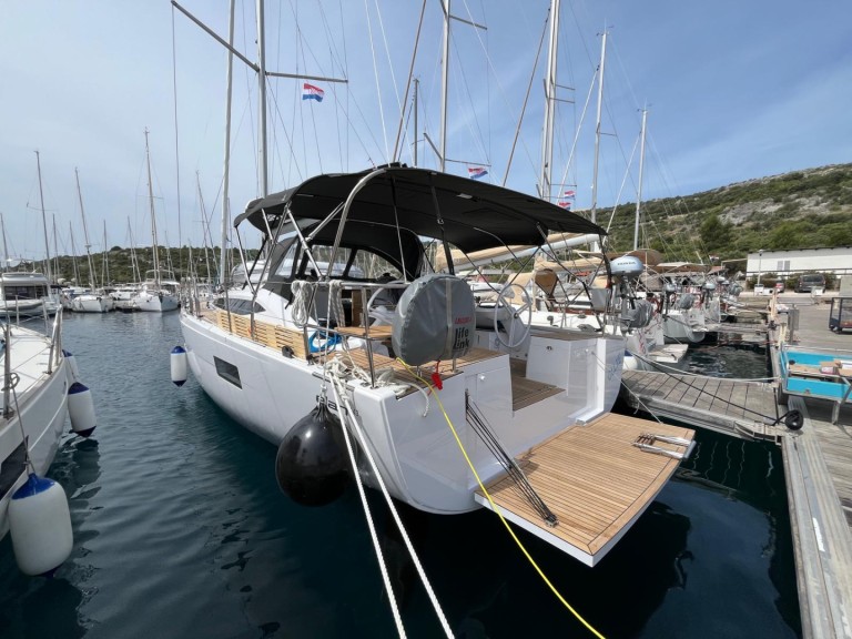 Hire Sailboat with or without skipper Elan Primošten