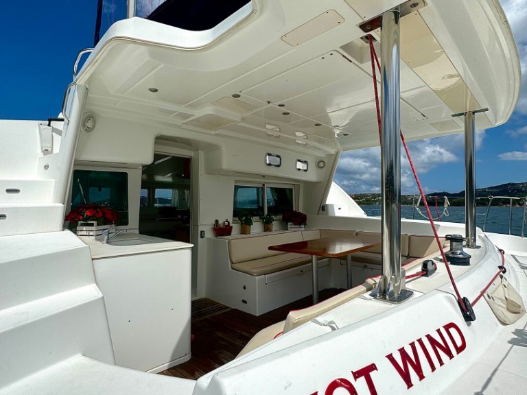 Hire Catamaran Lagoon with a boat licence