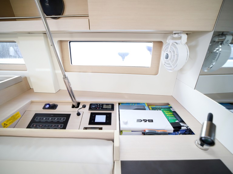 Charter a Bénéteau Oceanis 51.1 in Olbia on Samboat