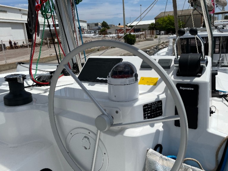 Hire Catamaran 15 with a boat licence