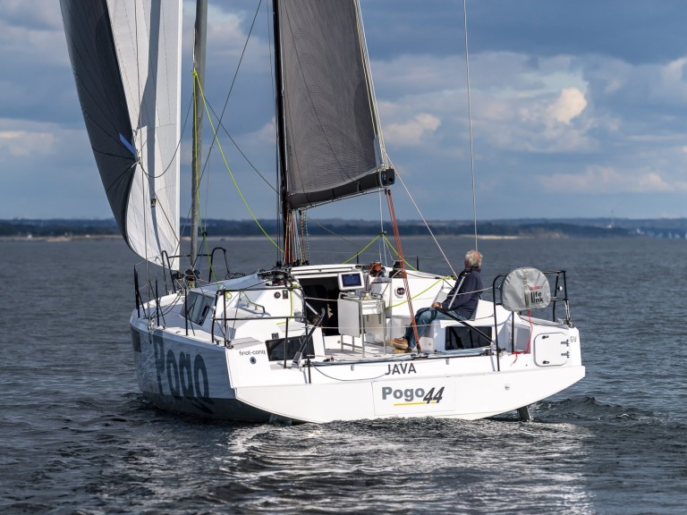 Sailboat hire in La Rochelle - Pogo Structures Pogo 44