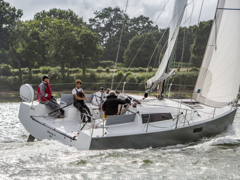 Sailboat hire in La Trinité-sur-Mer - Pogo Structures Pogo 30