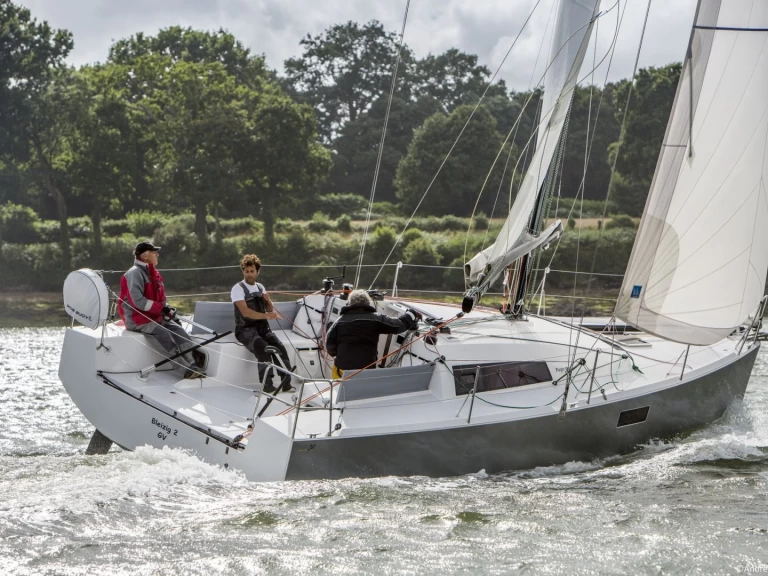 Sailboat hire in La Trinité-sur-Mer - Pogo Structures Pogo 30