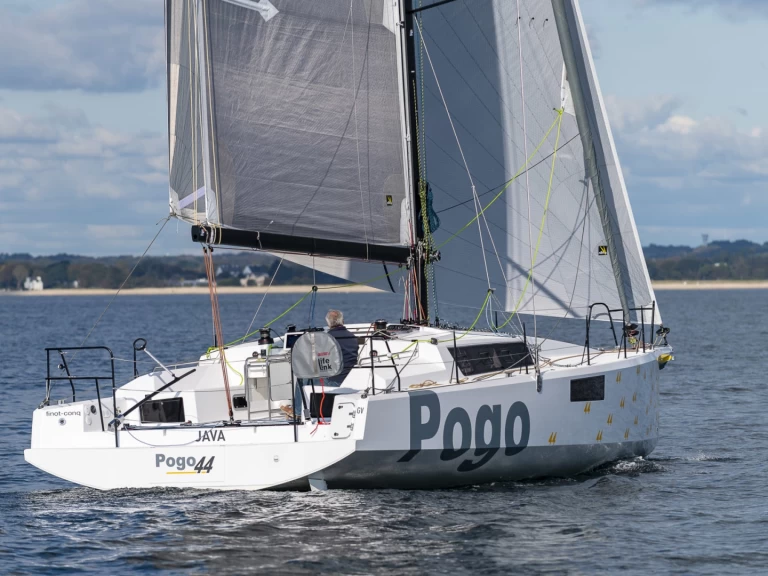 Hire a Pogo Structures Pogo 44 La Trinité-sur-Mer