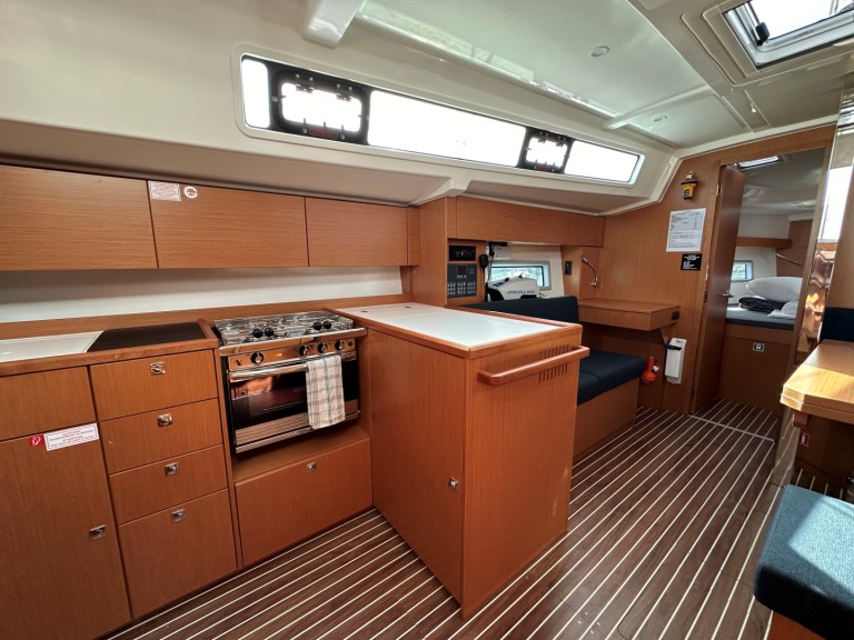 Sailboat hire in Alimos - Bavaria Bavaria C38