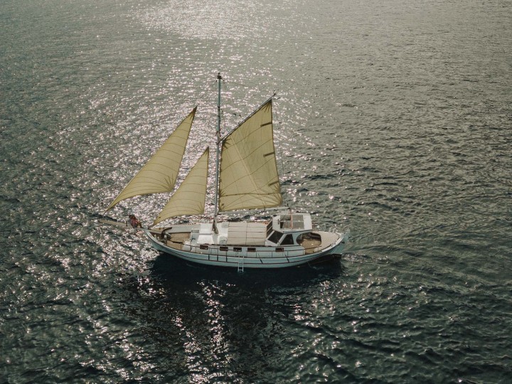 Hire Sailboat Custom Made with a boat licence