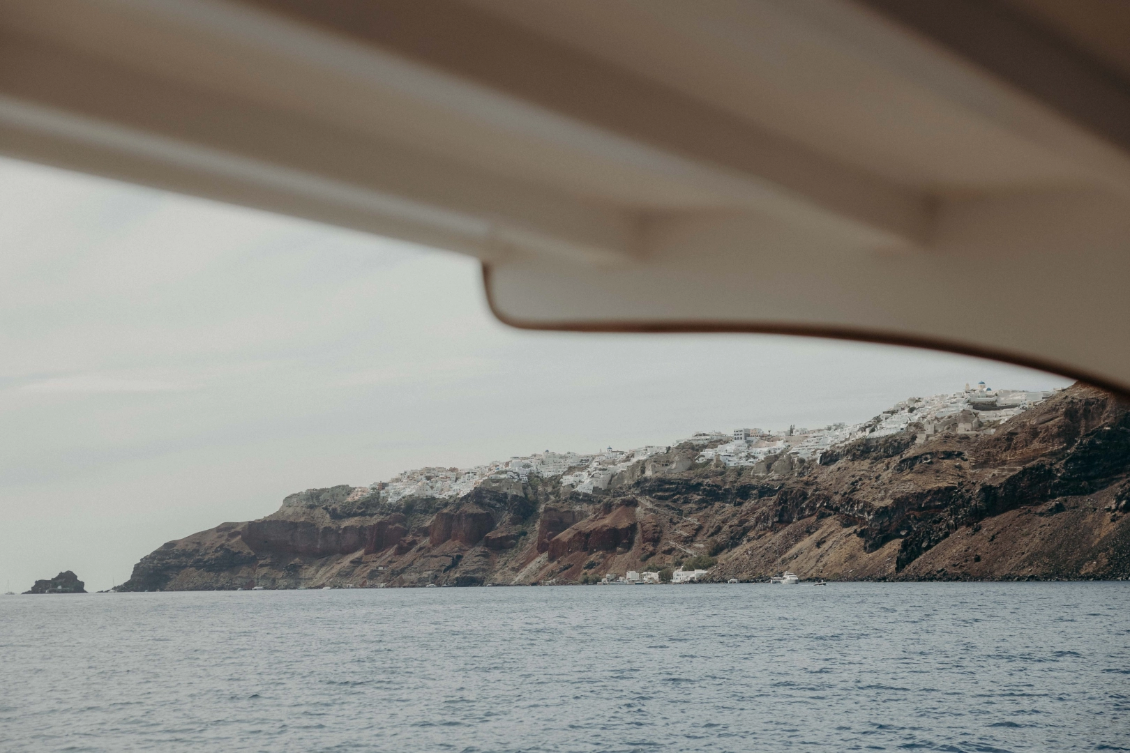 Hire a Custom Made Trehandiri Oía