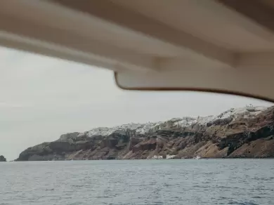 Hire a Custom Made Trehandiri Oía