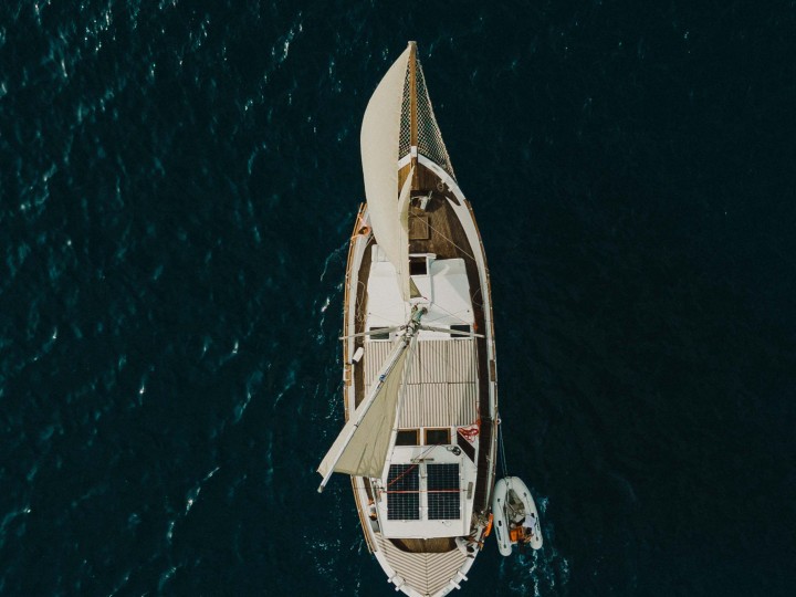 Charter a Custom Made Trehandiri in Oía on Samboat