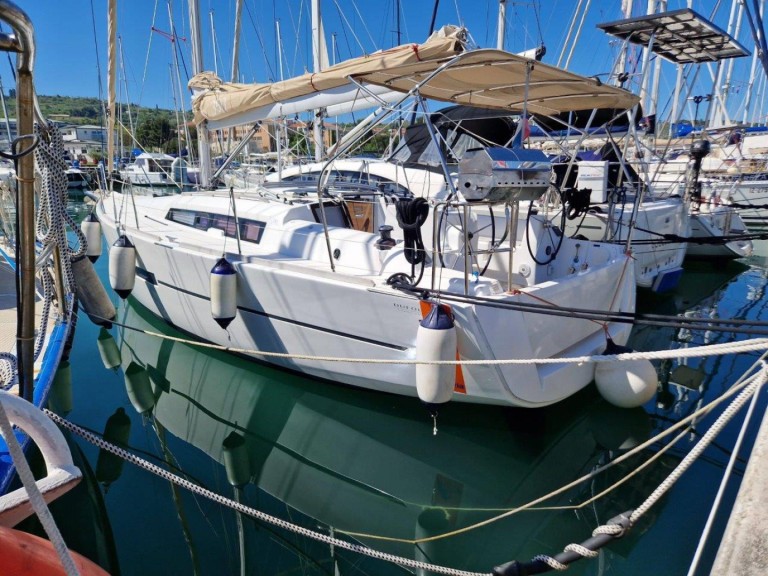 Hire Sailboat Dufour with a boat licence