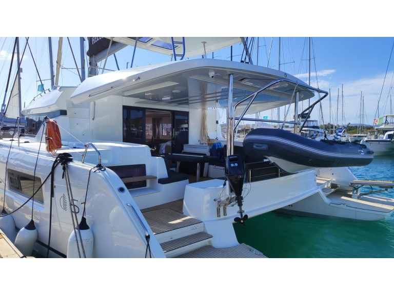 Yacht charter Lávrio - Lagoon Lagoon 51 on SamBoat