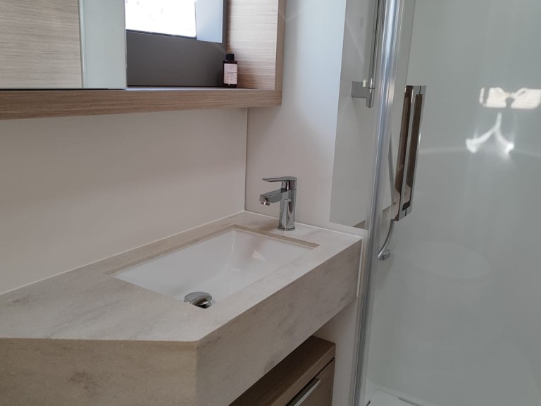 Hire a Lagoon Lagoon 51 Lávrio