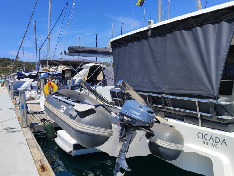 Charter a Fountaine Pajot Astrea 42 in Lávrio on Samboat