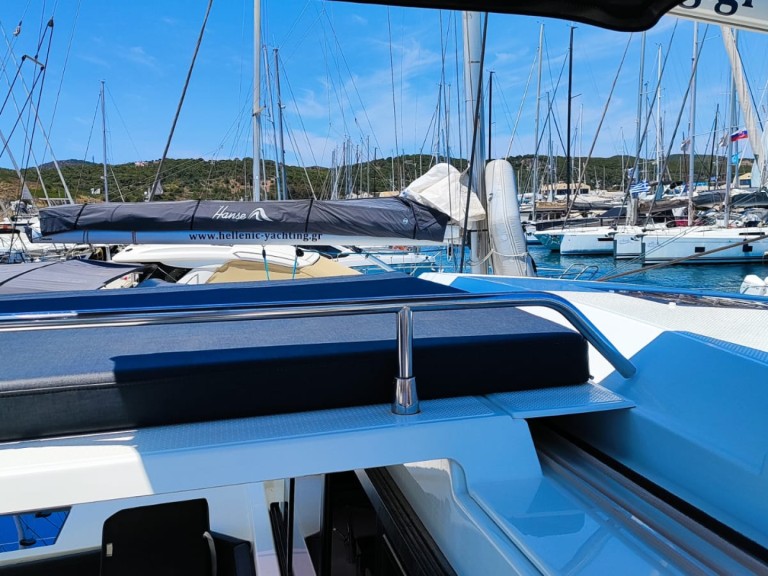Hire Catamaran with or without skipper Fountaine Pajot Lávrio