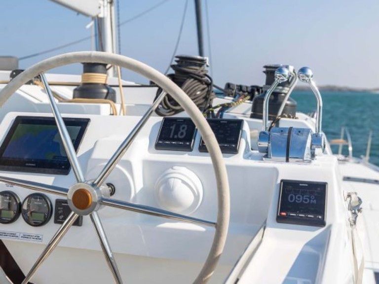Yacht hire Pozzuoli cheap Fountaine Pajot Aura 51 SMART ELECTRIC - 5 cab.