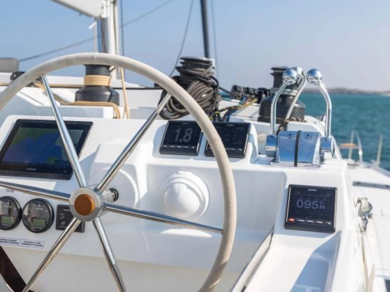 Yacht hire Pozzuoli cheap Fountaine Pajot Aura 51 SMART ELECTRIC - 5 cab.