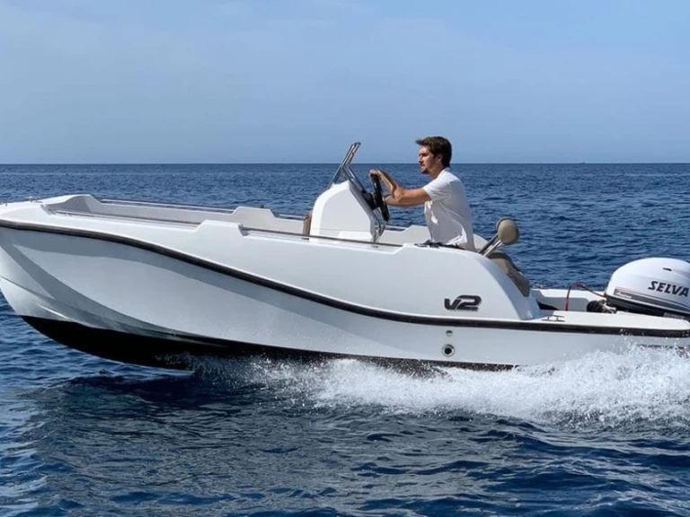 Hire a V2-Boat 5.0 La Savina