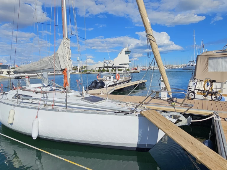Yacht hire Port-Camargue cheap First 30