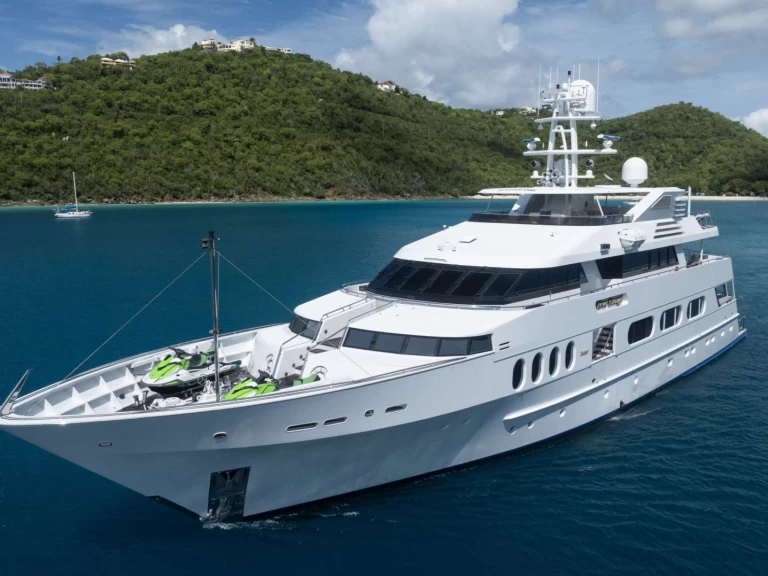 Luxury Yacht to hire Nassau at the best price
