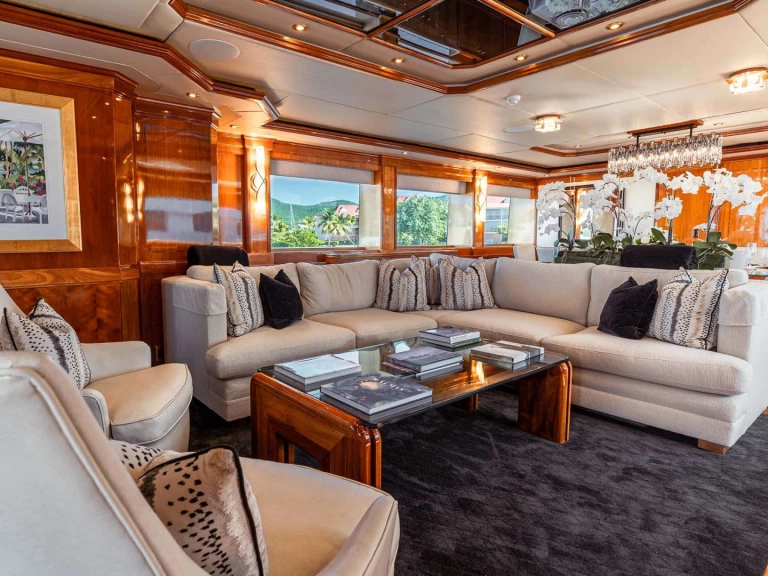 Hire Luxury Yacht Palmer Johnson with a boat licence