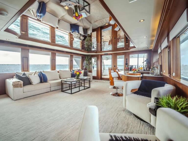 Luxury Yacht hire in Nassau - Hatteras Magnum Ride