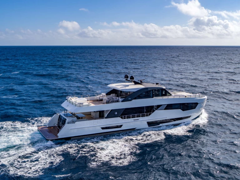 Hire Luxury Yacht with or without skipper Ocean alexander Palm Beach