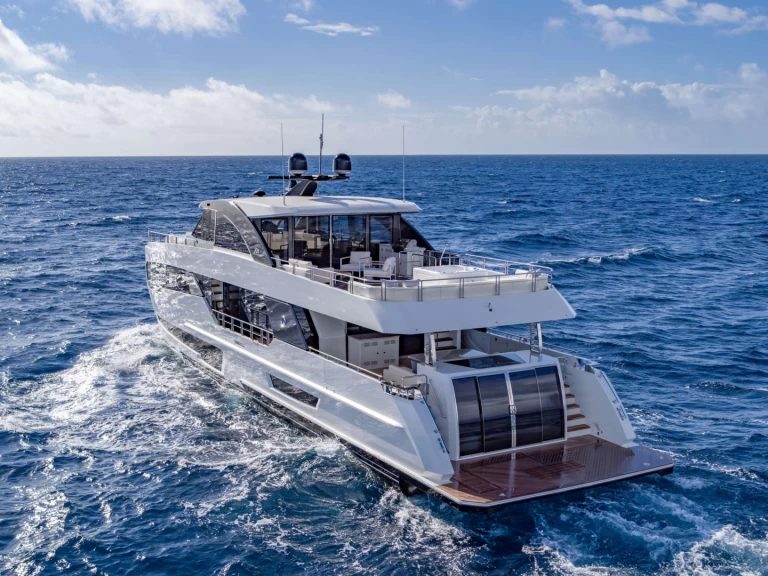 Hire Luxury Yacht Ocean alexander with a boat licence