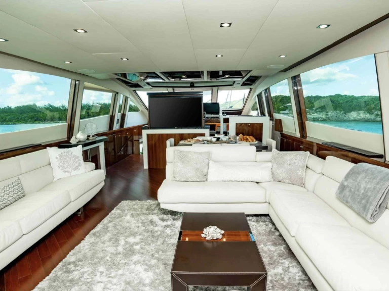 Luxury Yacht to hire Nassau at the best price