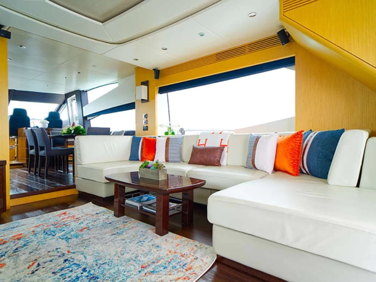 Hire Luxury Yacht Sunseeker with a boat licence