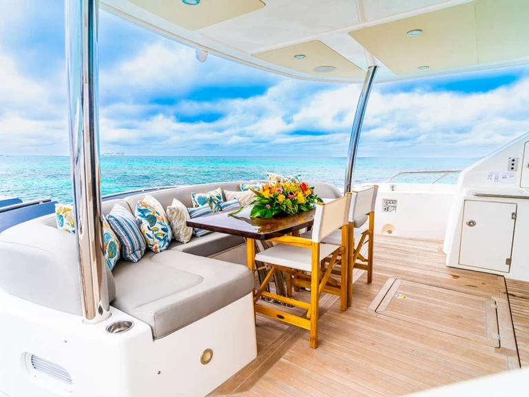 Luxury Yacht to hire Nassau at the best price
