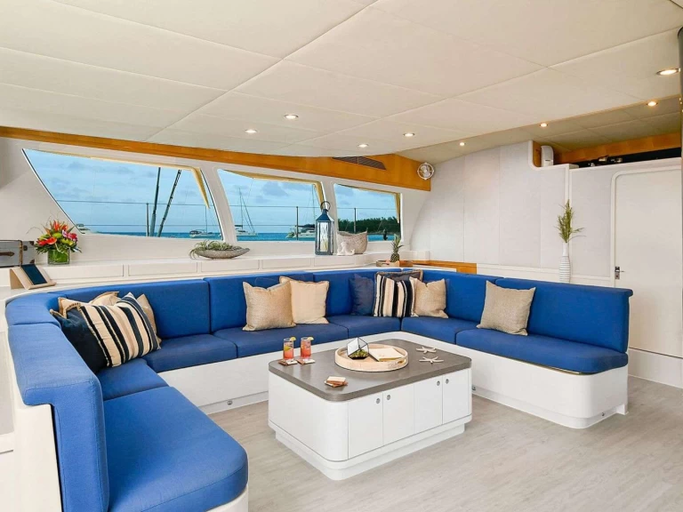 Yacht hire Nassau cheap BLUE GRYPHON