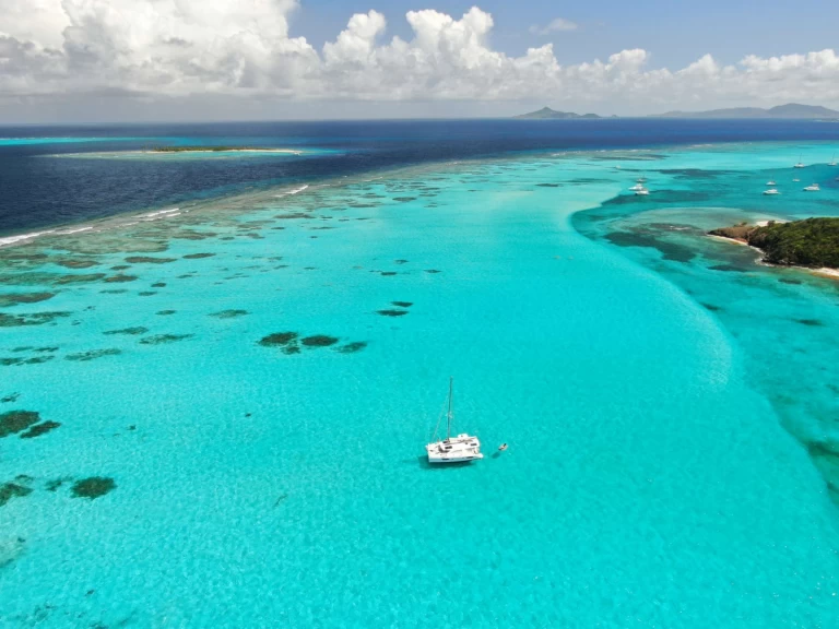 Luxury Yacht hire in Grenadines - Robertson and Caine Groovy