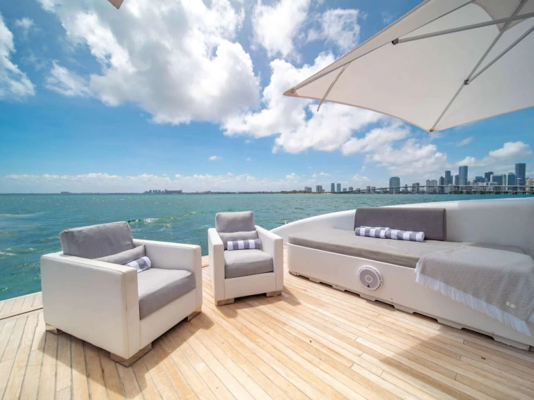 Yacht hire Bahamas cheap 120 Double shot