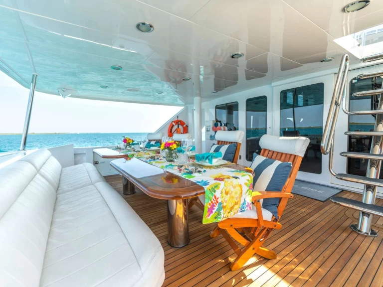 Luxury Yacht to hire Nassau at the best price