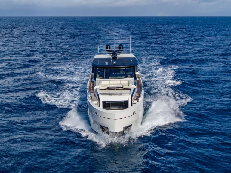 Hire Luxury Yacht with or without skipper Ocean alexander Palm Beach