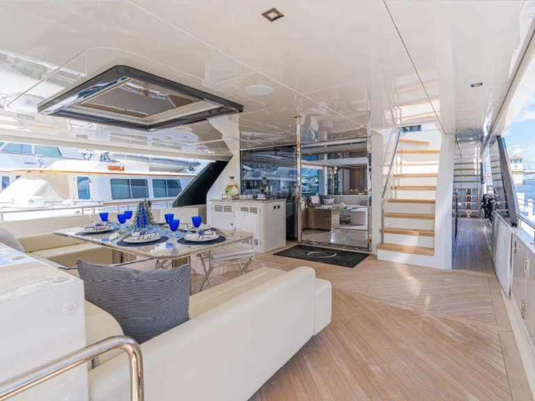 Hire Luxury Yacht Ocean alexander with a boat licence
