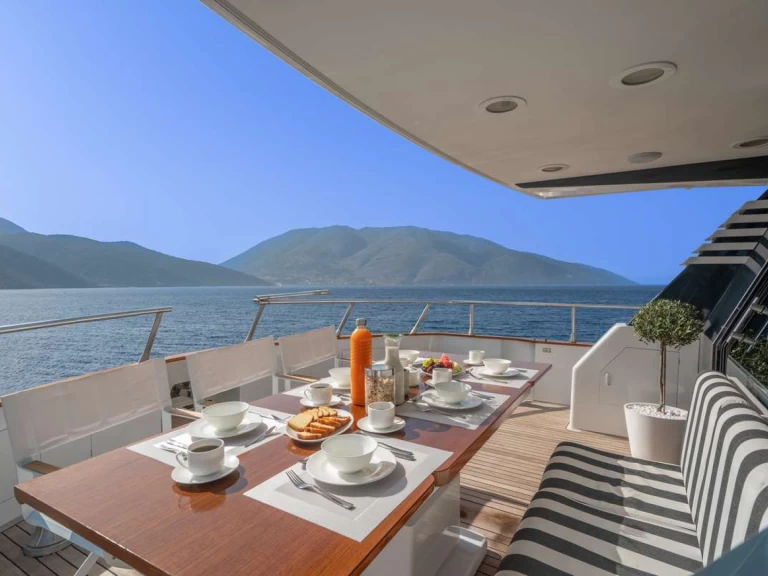 Hire Luxury Yacht Cantieri di Pisa, Italy with a boat licence