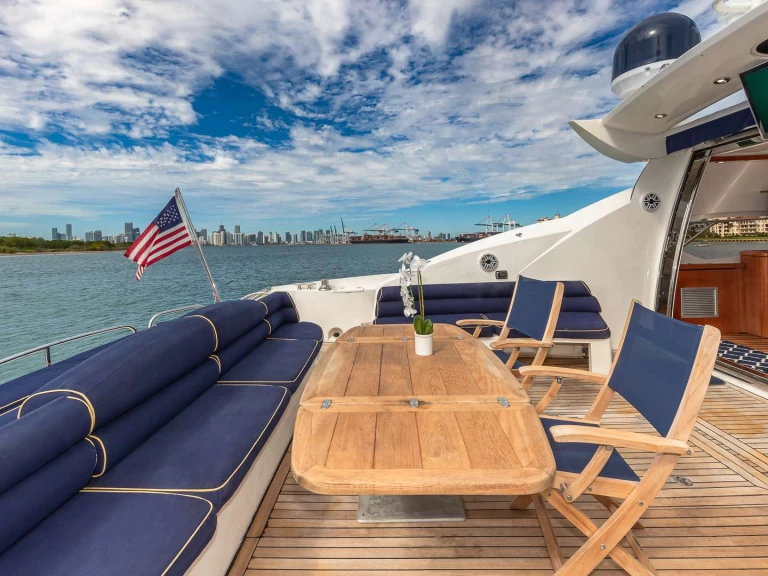 Hire a Sunseeker AQUAHOLIC Nassau