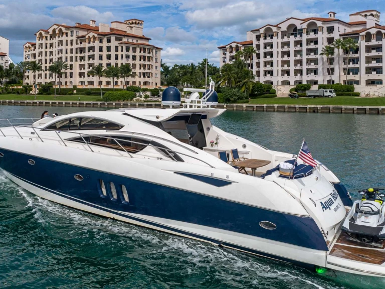 Yacht hire Nassau cheap AQUAHOLIC