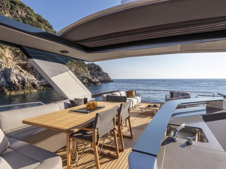 Luxury Yacht to hire Beaulieu-sur-Mer at the best price