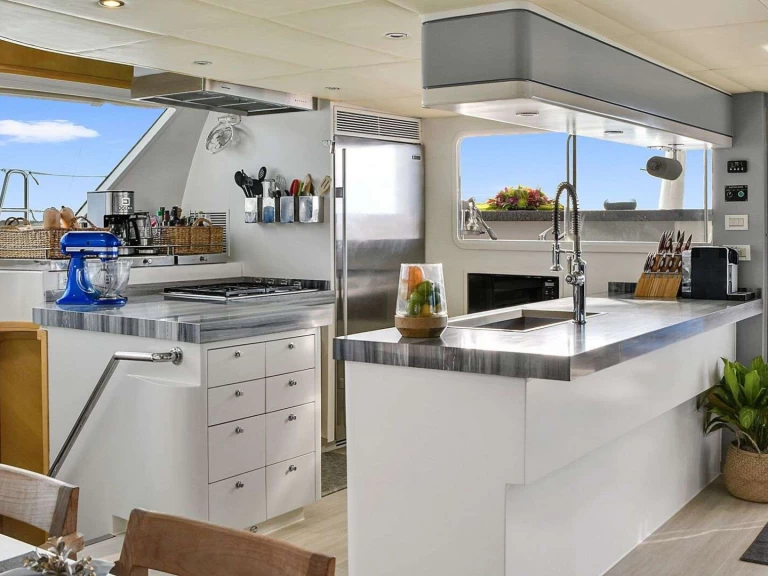 Luxury Yacht hire in Nassau - PROUT BLUE GRYPHON