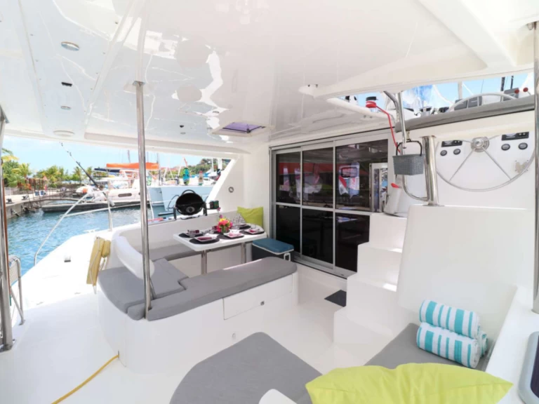 Hire Luxury Yacht with or without skipper Robertson and Caine Grenadines