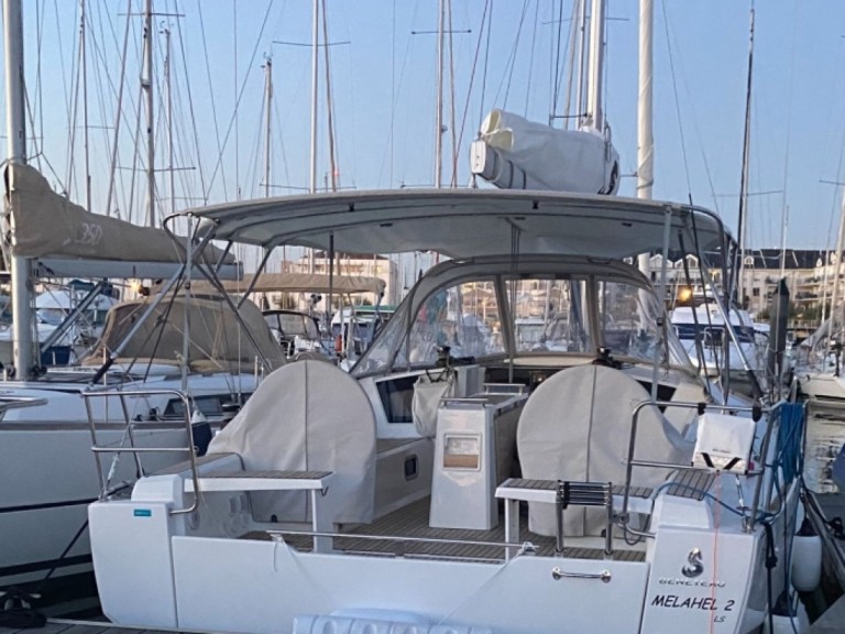 Charter a Bénéteau Oceanis 381 in Ajaccio on Samboat